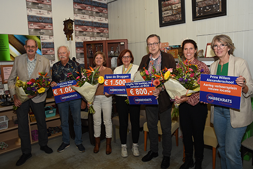 uitreiking-van-de-cheques-door-habbekrats-op-20240925