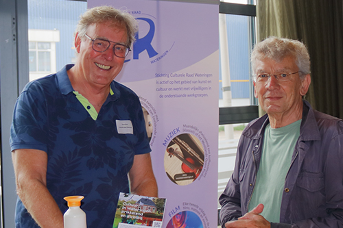 ruud-boer-links-in-gesprek-met-geinteresseerde-culturele-raad-wateringen